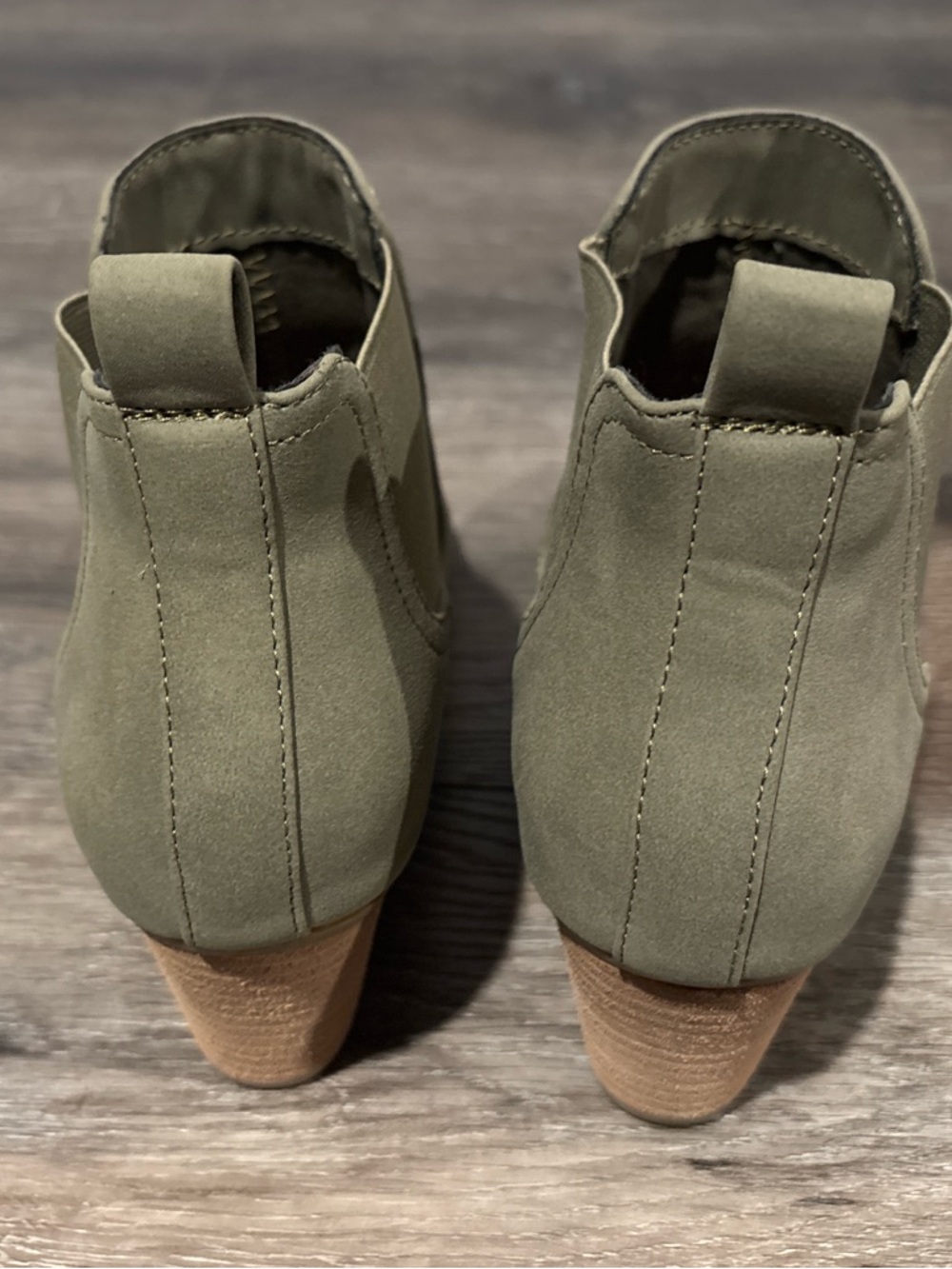 Dolce Vita Suede Chelsea Boots Olive Green Size 6.5 - Picture 5 of 6